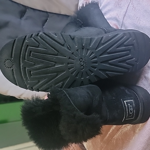 UGG Black Sheepskin Winter Boots - Picture 4 of 8